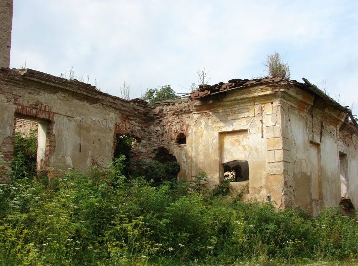 Ruinele Castelului Csáky, Váralmás, Romania, Romania